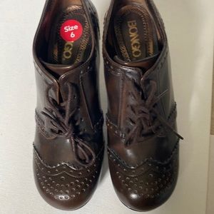 NWT Bongo Brown “Look Sharp” Stacked Heel Pumps